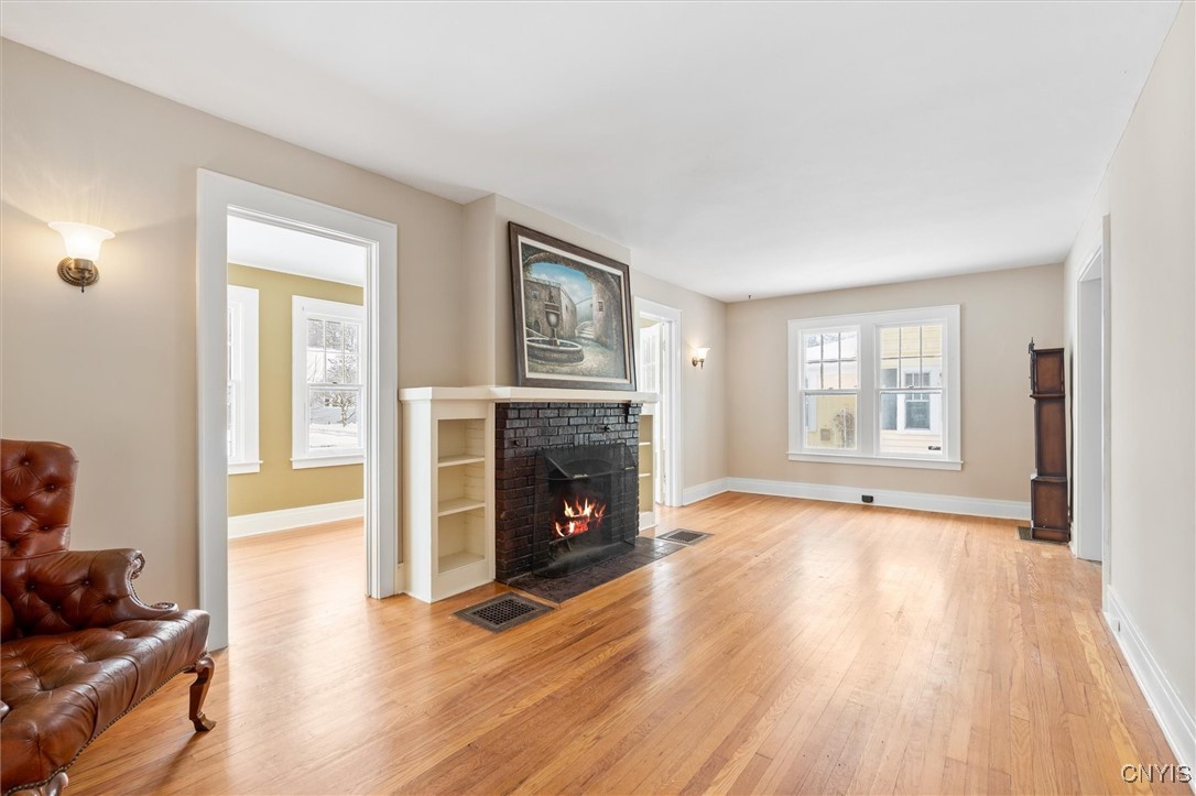 313 Strathmore Drive Syracuse, NY 13207 - Photo 10 of 48