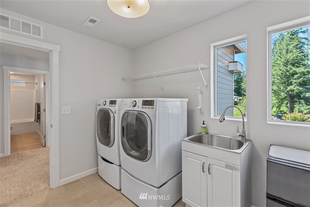 320 181st Street Southeast Bothell, WA 98012 - Photo 28 of 40 a utility room with dryer and washer