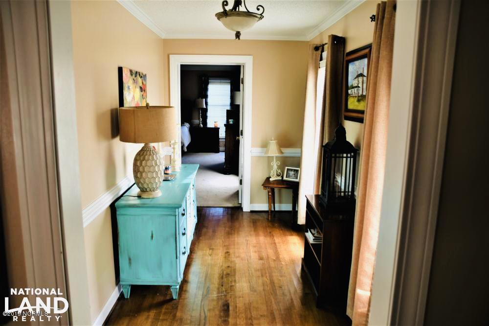 296 Vine Swamp Road Kinston, NC 28504 - Photo 10 of 15 Foyer/ Hallway to Master