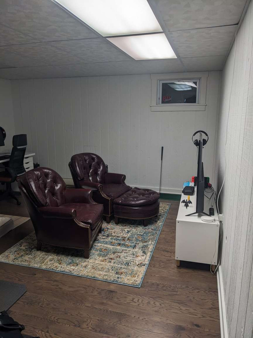N352 Willow Road Wheaton, IL 60187 - Photo 22 of 25 a living room with furniture
