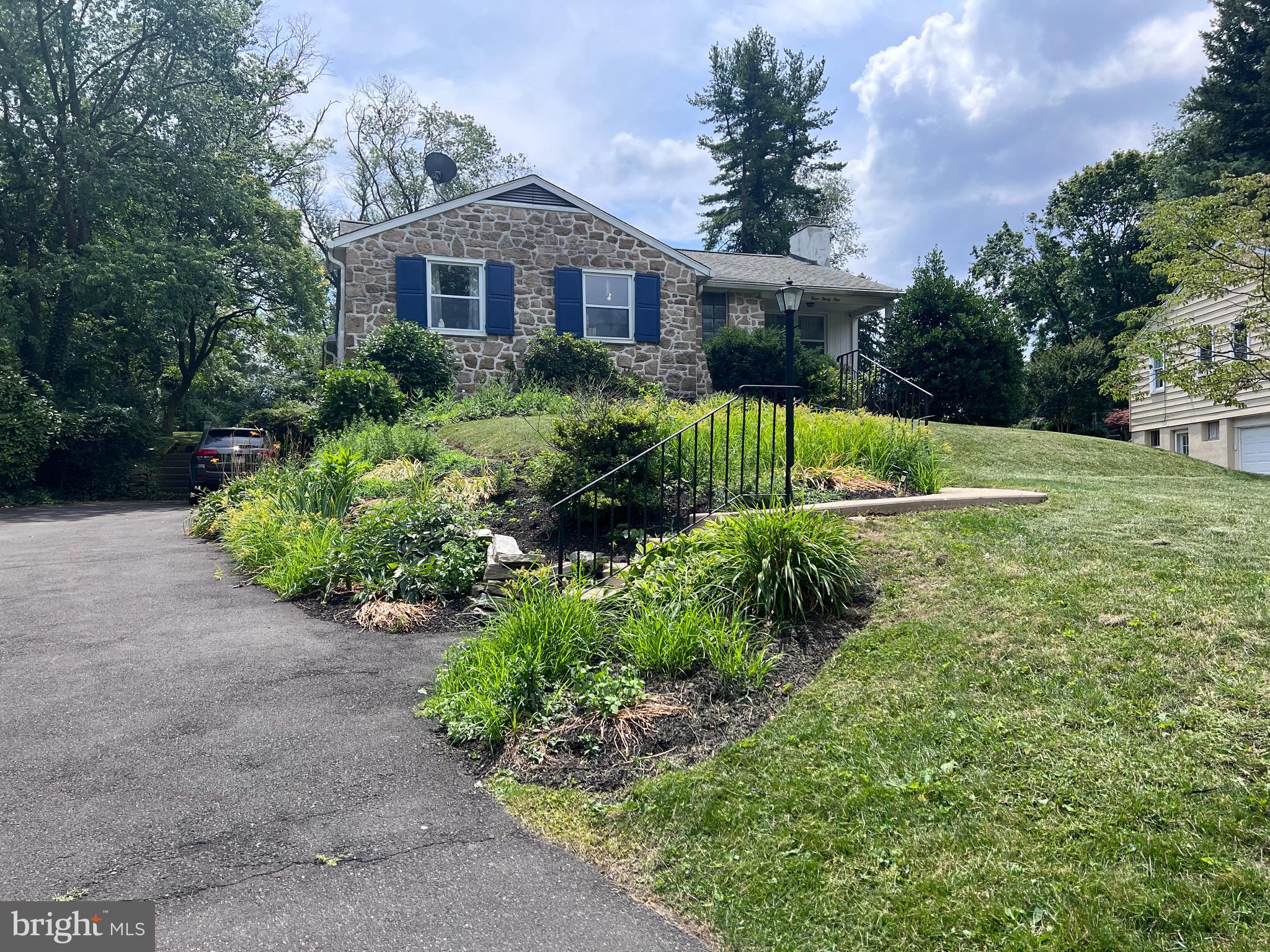 331 Winding Way Glenside, PA 19038 - Photo 2 of 5