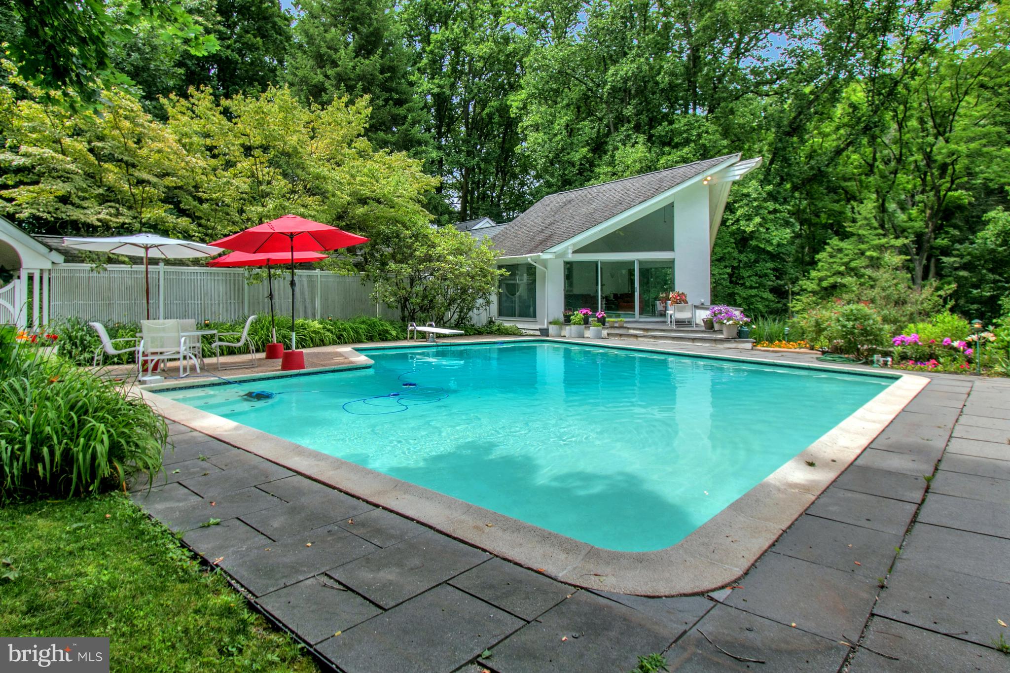 360 East Hillendale Road Kennett Square, PA 19348 - Photo 15 of 35 Casual Setting for Family and Friends