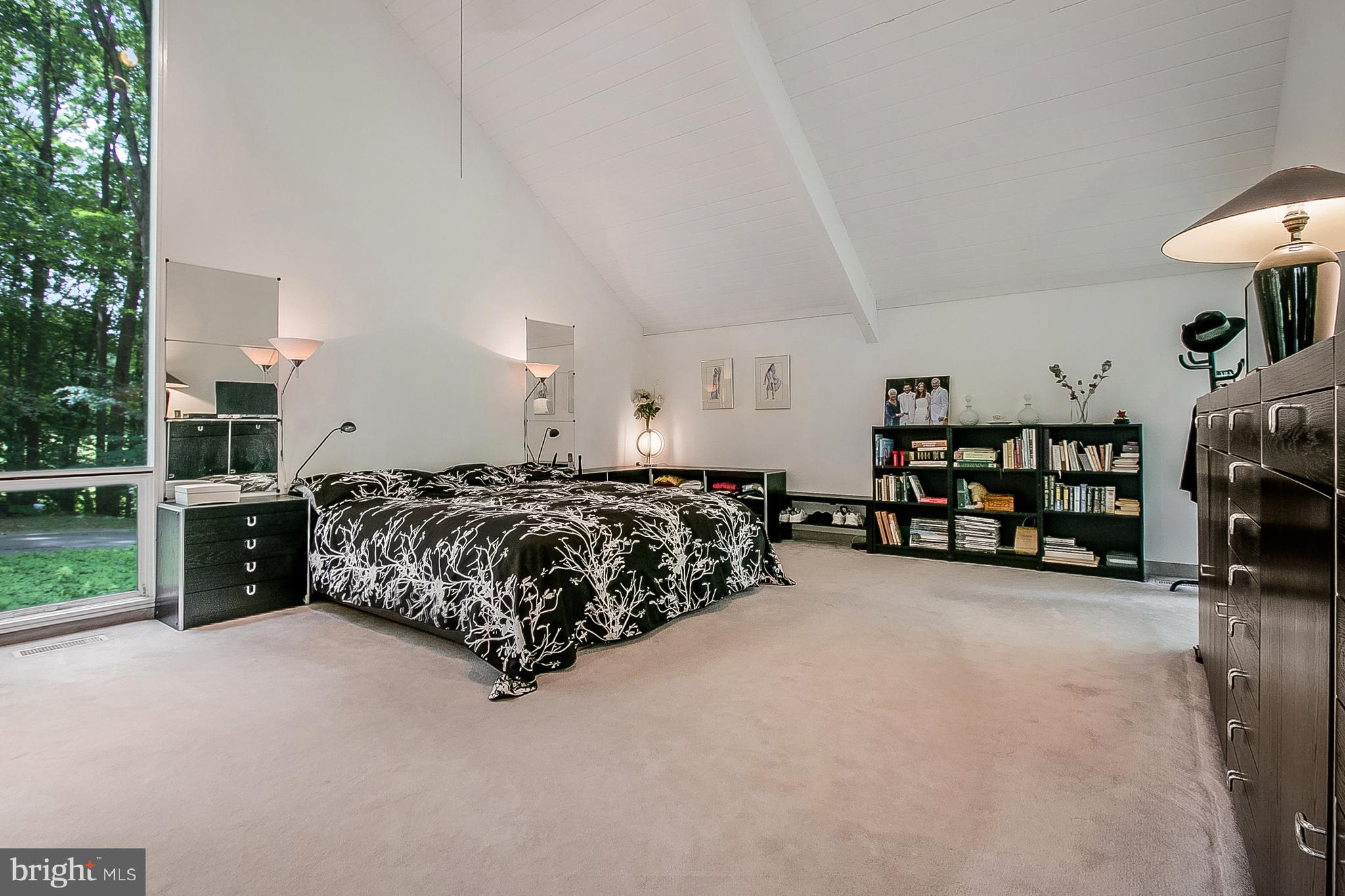 360 East Hillendale Road Kennett Square, PA 19348 - Photo 18 of 35 Main Floor Master