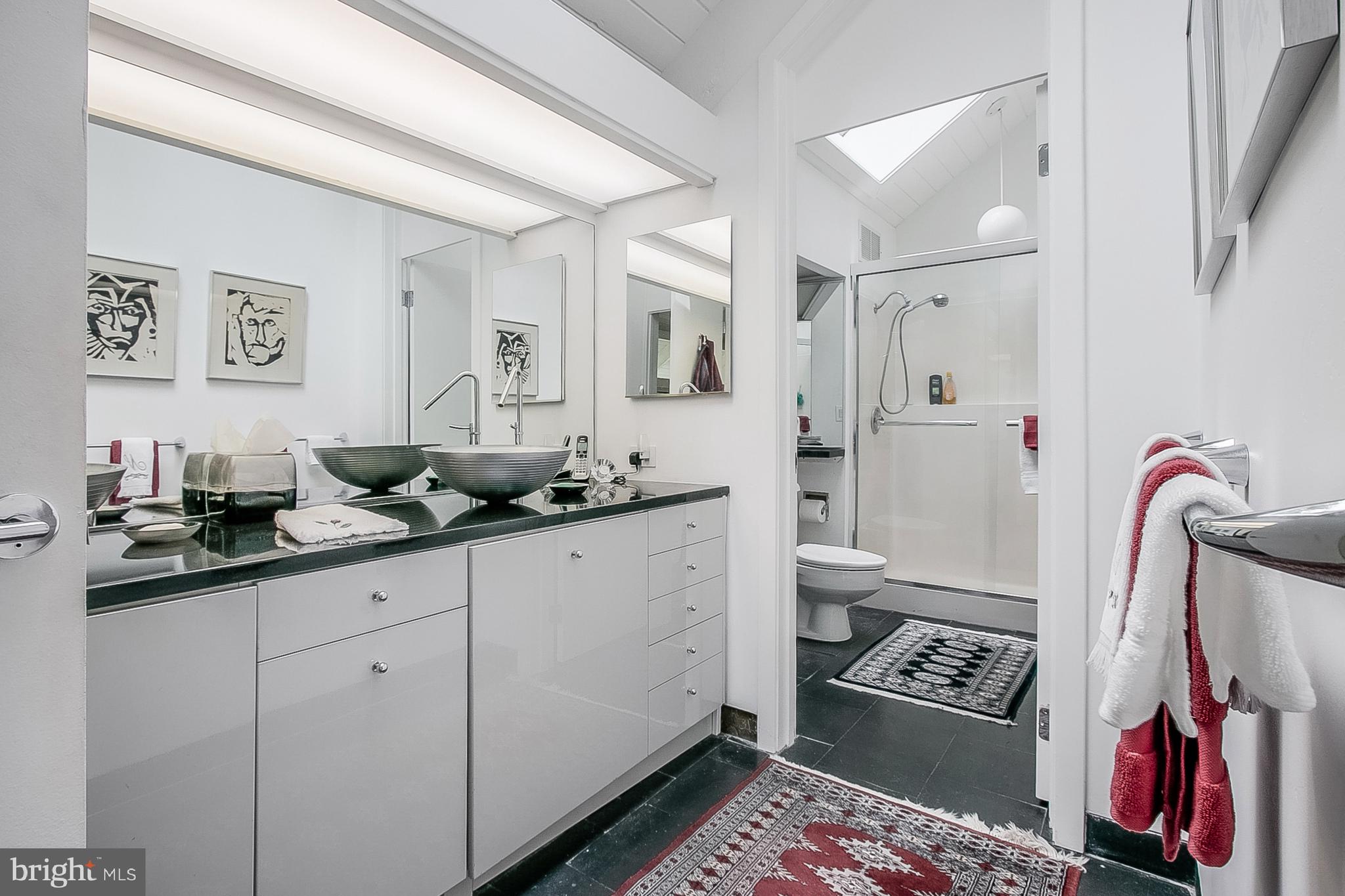 360 East Hillendale Road Kennett Square, PA 19348 - Photo 19 of 35 Master En-Suite