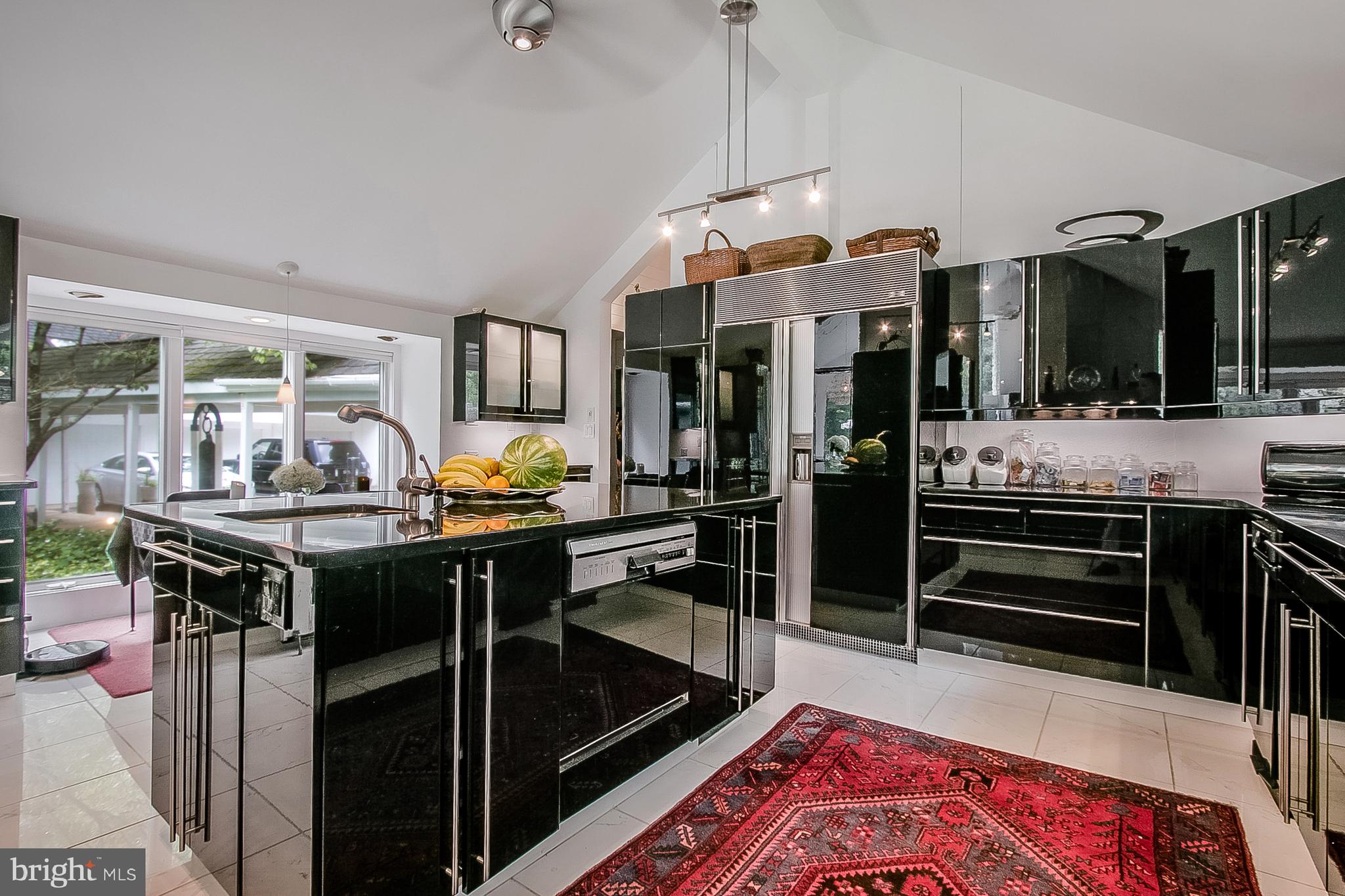 360 East Hillendale Road Kennett Square, PA 19348 - Photo 9 of 35 Exceptional Kitchen with Granite Countertops