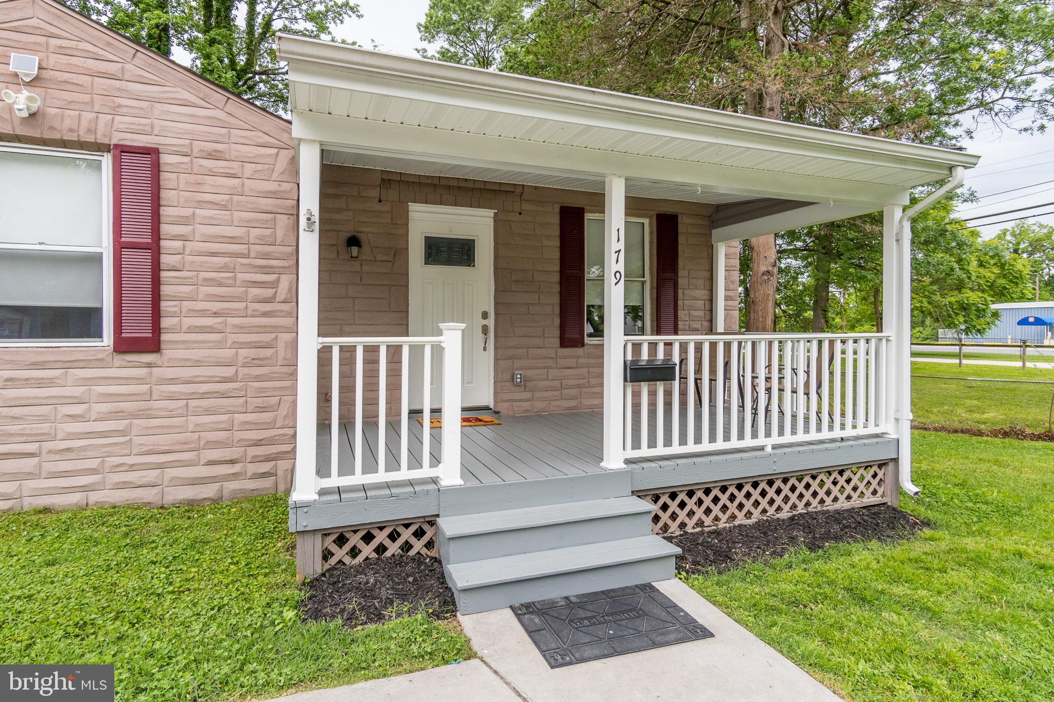 179 Riverside Road Baltimore, MD 21221 - Photo 4 of 22 Front Walkway
