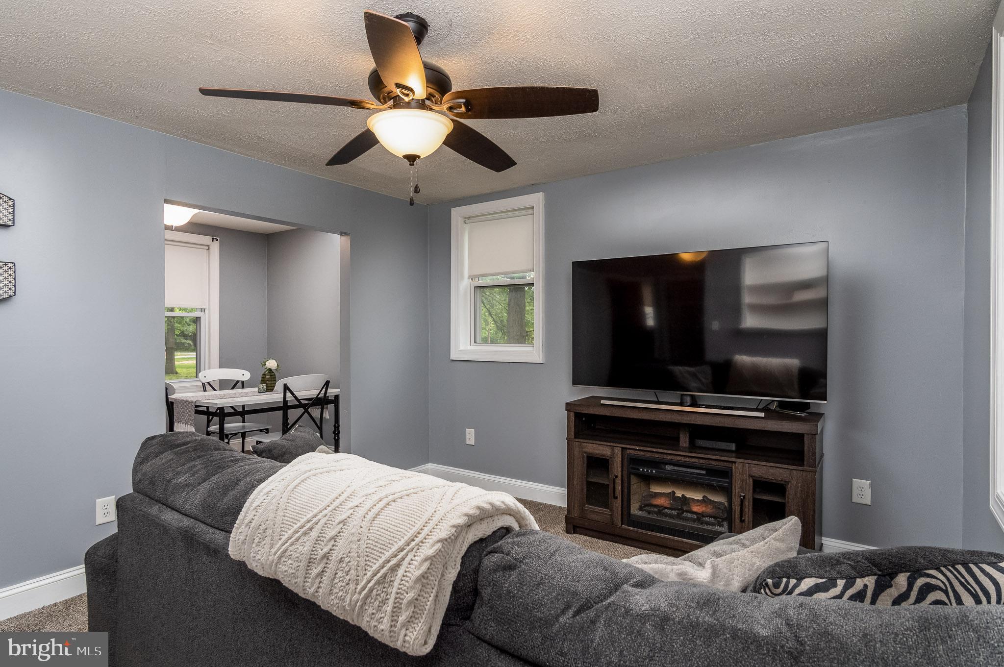 179 Riverside Road Baltimore, MD 21221 - Photo 8 of 22 Living Room