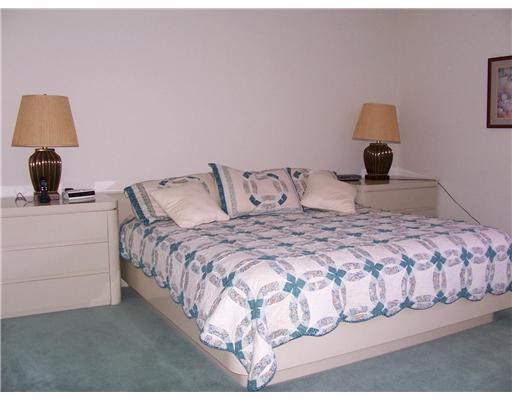 7727 La Mirada Drive, Unit 118 Boca Raton, FL 33433 - Photo 7 of 16 a bedroom with a bed and a lamp