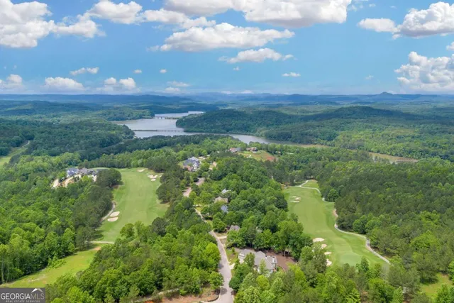 a sign that is sitting on a brick wall