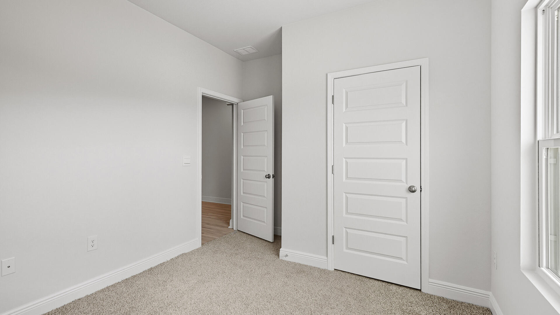 41 Foxtrail Run Freeport, FL 32439 - Photo 14 of 21 an empty room with closet area