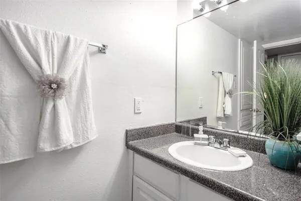 $828 | 4343 Shaver Street, Unit 1202, Pasadena, TX 77504