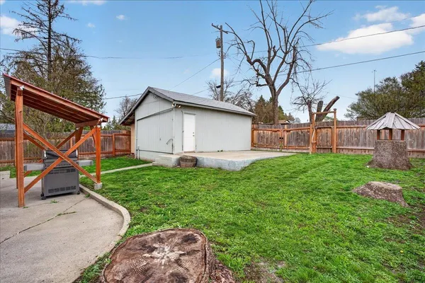 $239,900 | 112 College Street, Tekoa, WA 99033