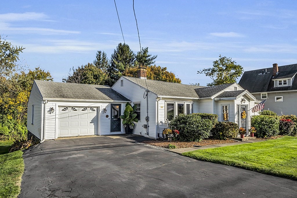 427 Massasoit Road Worcester, MA 01604 - Photo 3 of 39 Gallery Image 3