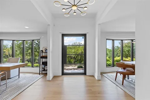 a view of a livingroom with furniture window and outside view