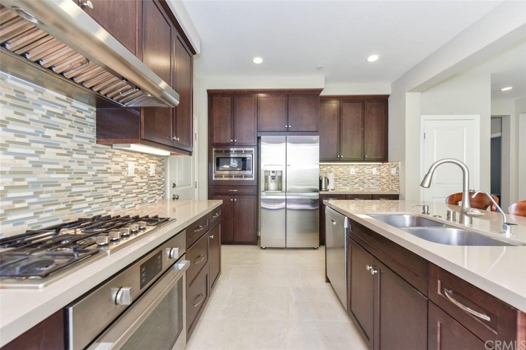 84 Jade Flower Irvine, CA 92620 - Photo 16 of 54