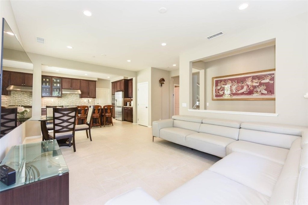 84 Jade Flower Irvine, CA 92620 - Photo 6 of 54