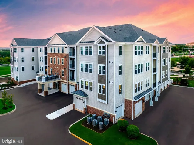 $449,999 | 750 Mount Airy Terrace Northeast, Unit 206B, Leesburg, VA 20176