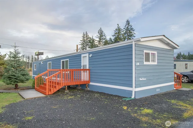 a view of a house with a backyard