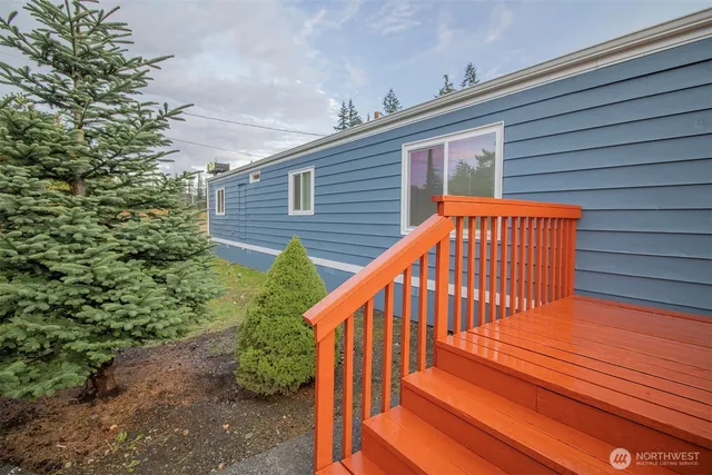 a balcony with view of outdoor space