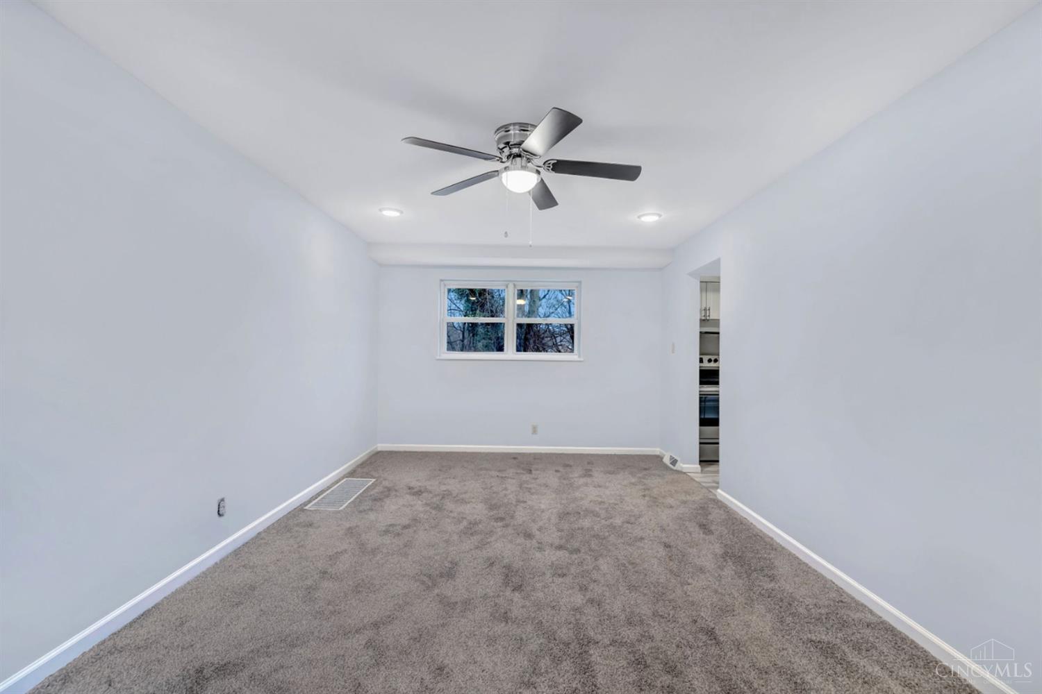 4284 Foley Road Cincinnati, OH 45205 - Photo 7 of 34