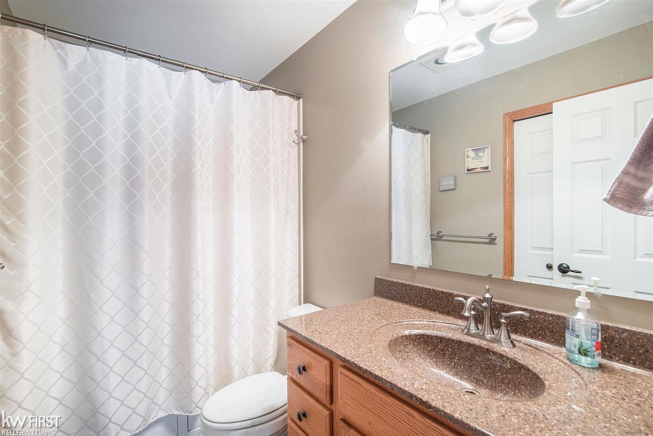 7063 Gillette Road Flushing, MI 48433 - Photo 21 of 42 50063418-20.JPG