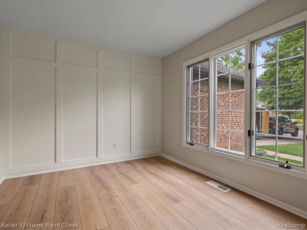 319 Lake Forest Road Rochester Hills, MI 48309 - Photo 7 of 42