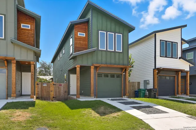 $320,900 | 1958 East Crockett Street, San Antonio, TX 78202