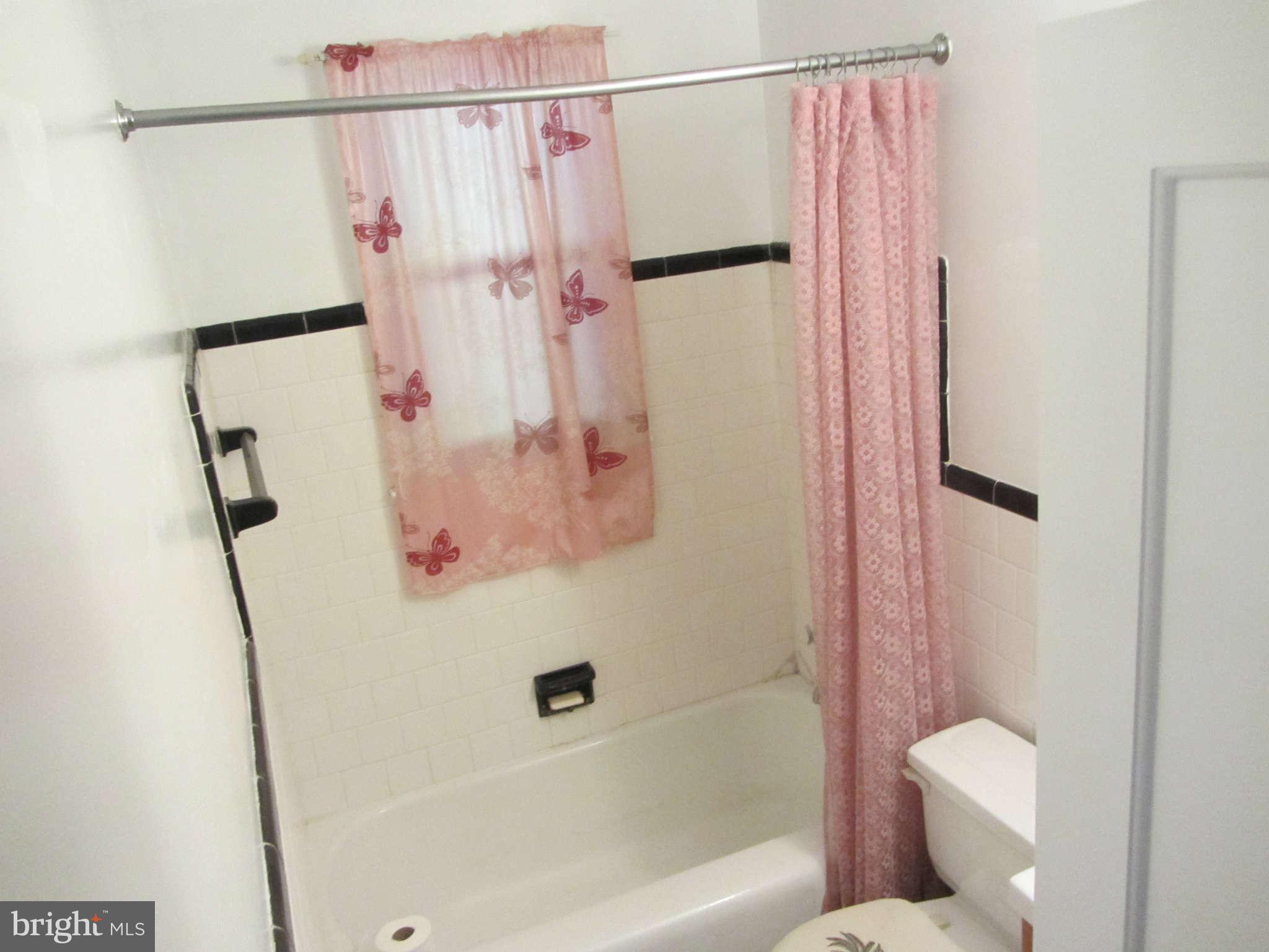 1921 Ellinwood Road Baltimore, MD 21237 - Photo 11 of 18 Bath