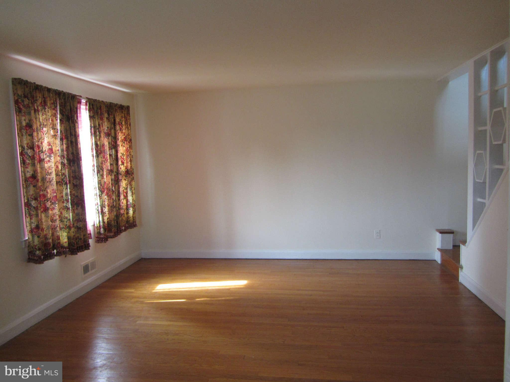 1921 Ellinwood Road Baltimore, MD 21237 - Photo 4 of 18 Living Room