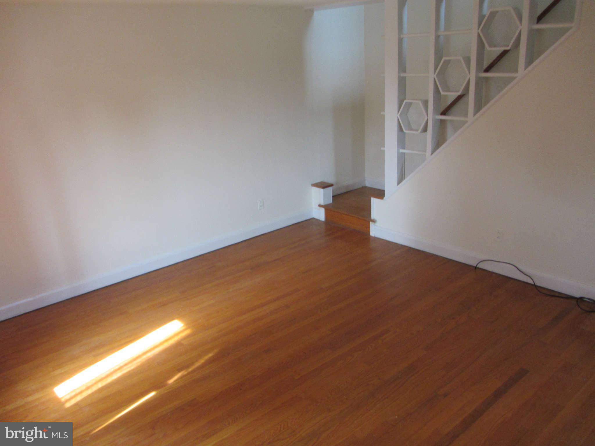 1921 Ellinwood Road Baltimore, MD 21237 - Photo 5 of 18 Living Room