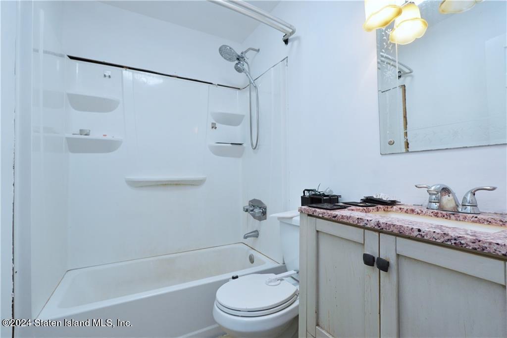 33 Simmons Loop Staten Island, NY 10314 - Photo 9 of 15 GetMedia (7)