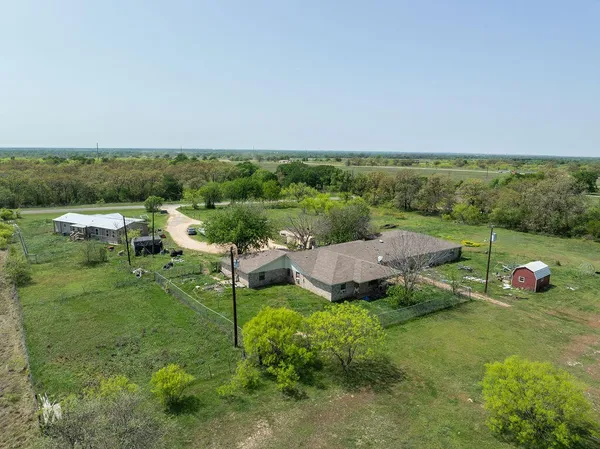 $495,000 | 6016 West Lake Creek Road, Riesel, TX 76682