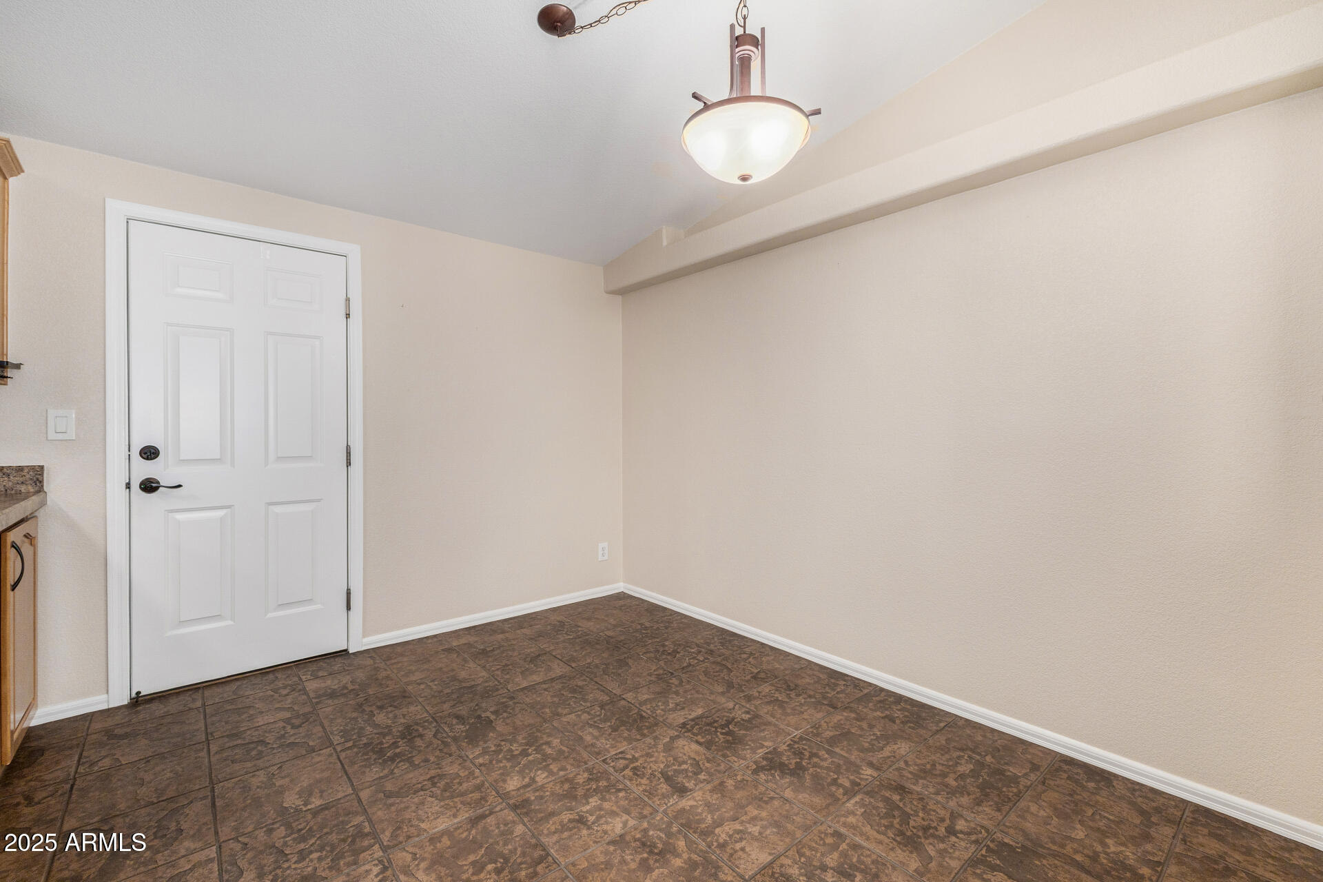 3301 South Goldfield Road, Unit 4018 Apache Junction, AZ 85119 - Photo 23 of 45 en empty room with windows