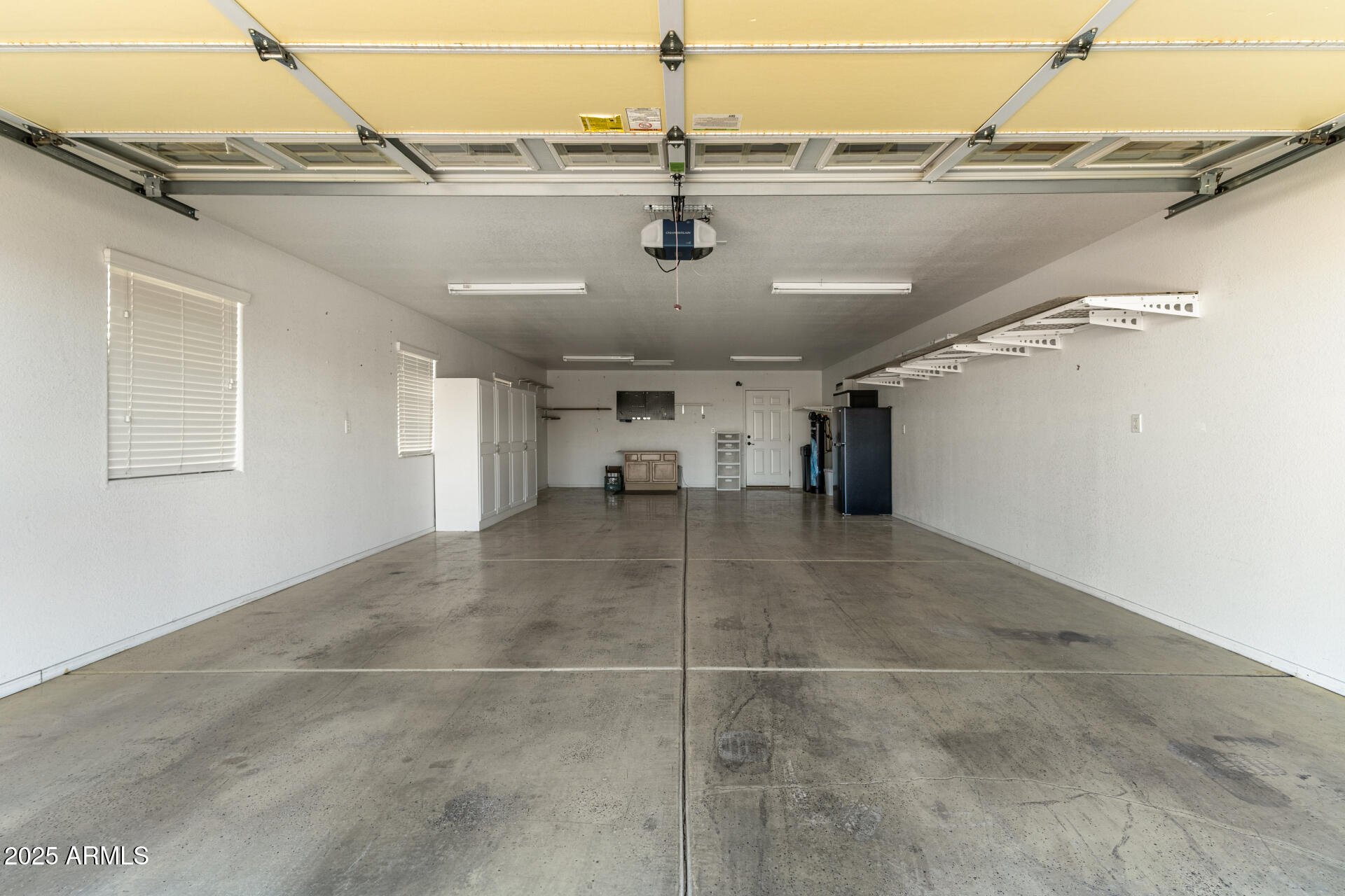 3301 South Goldfield Road, Unit 4018 Apache Junction, AZ 85119 - Photo 8 of 45 a view of a garage