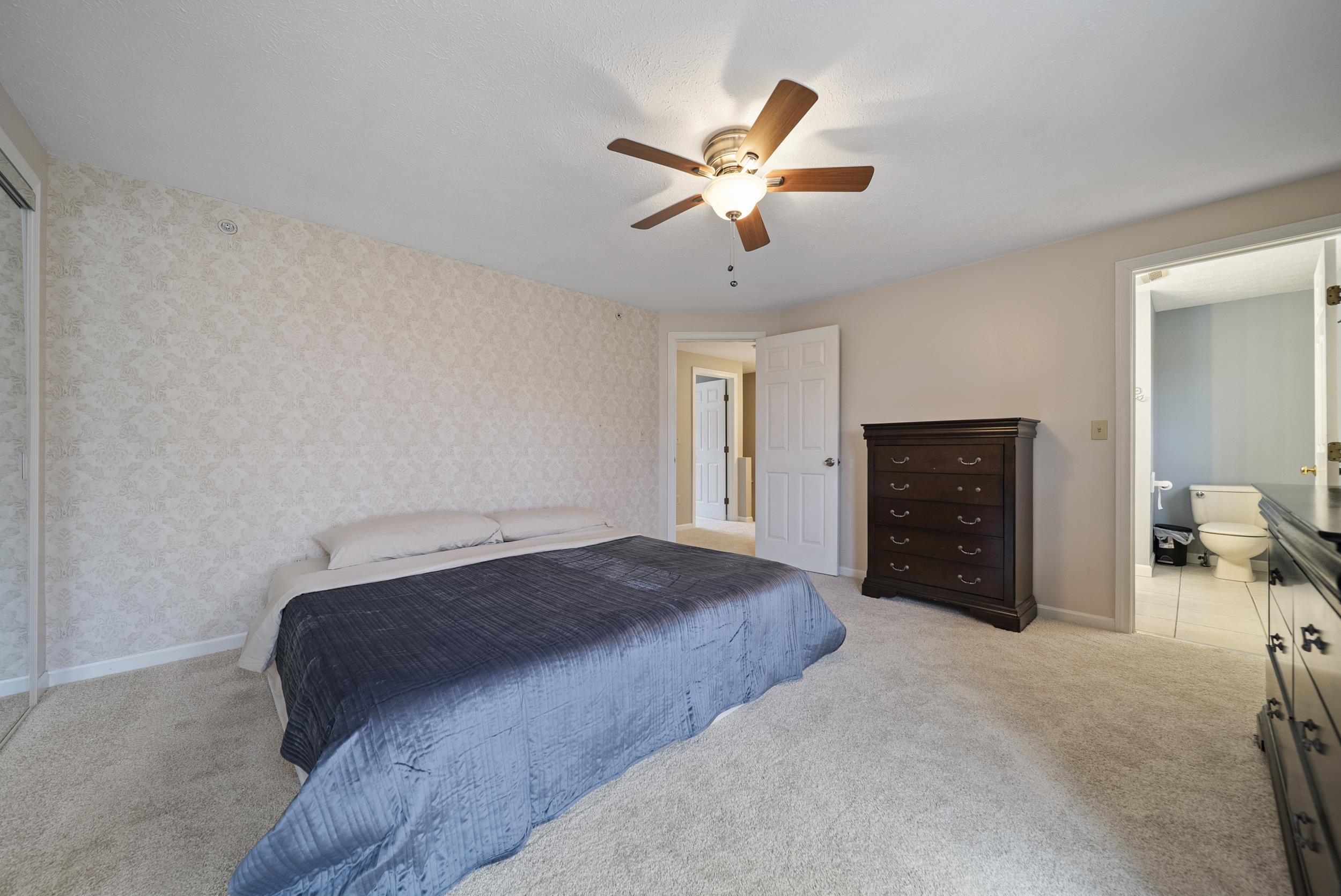 624 Hackett Hill Road Manchester, NH 03102 - Photo 19 of 39