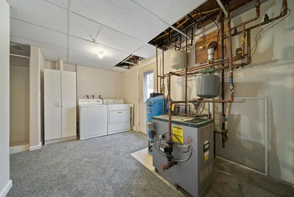 $425,000 | 624 Hackett Hill Road, Manchester, NH 03102