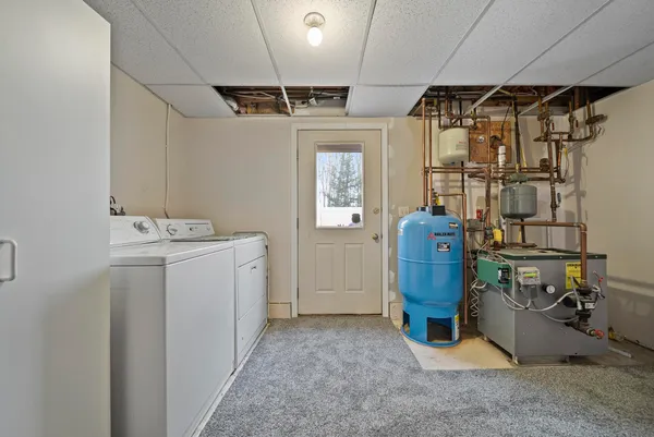 $425,000 | 624 Hackett Hill Road, Manchester, NH 03102