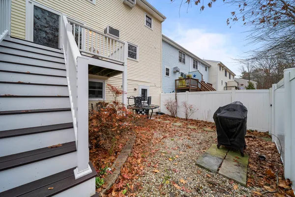 $425,000 | 624 Hackett Hill Road, Manchester, NH 03102