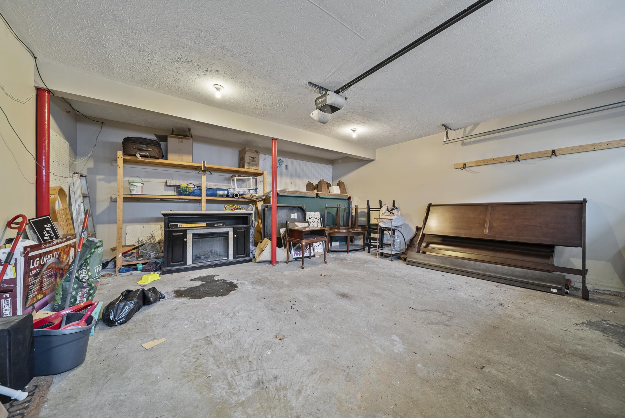 624 Hackett Hill Road Manchester, NH 03102 - Photo 32 of 39