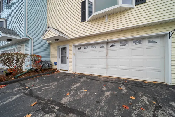 $425,000 | 624 Hackett Hill Road, Manchester, NH 03102