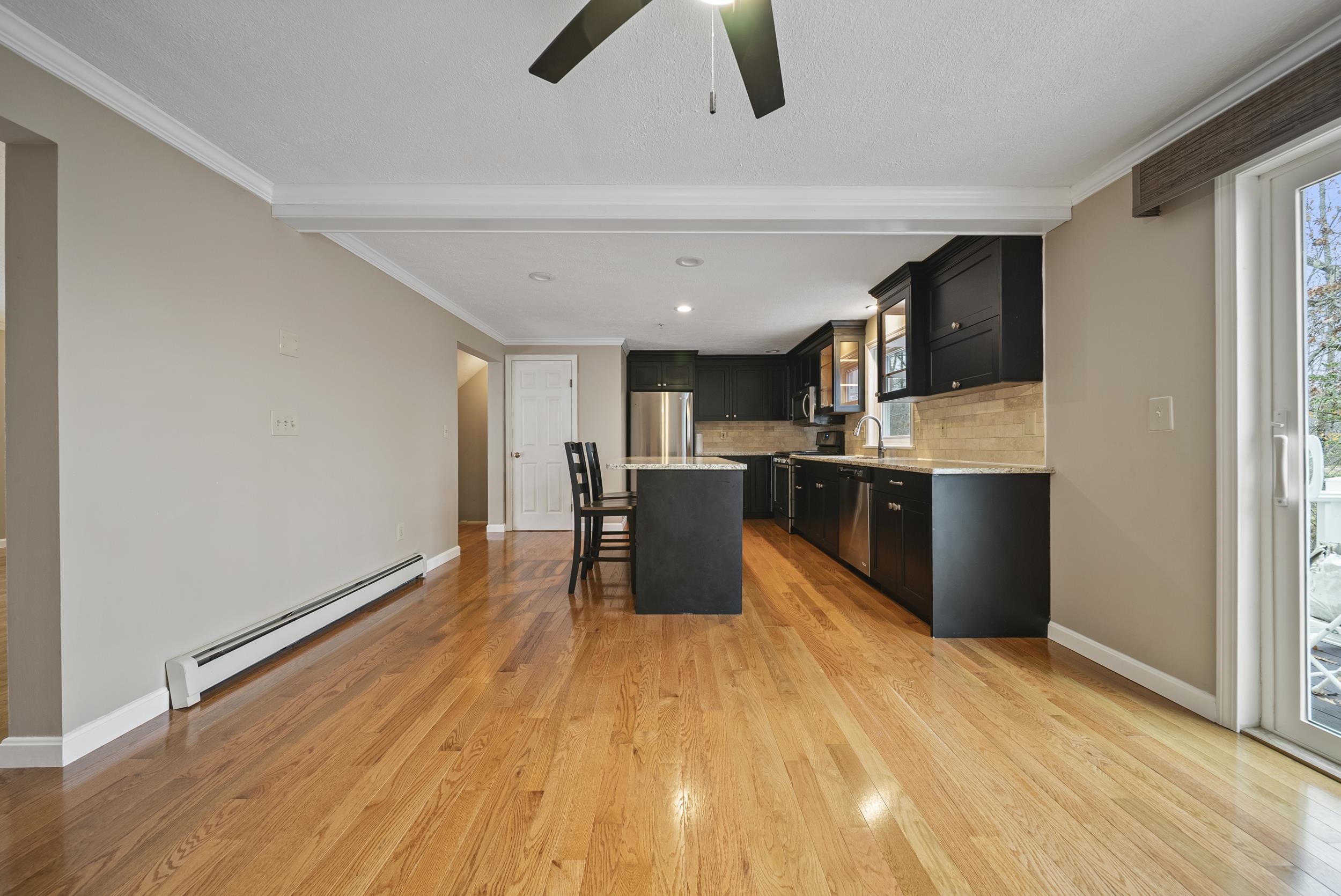 624 Hackett Hill Road Manchester, NH 03102 - Photo 8 of 39