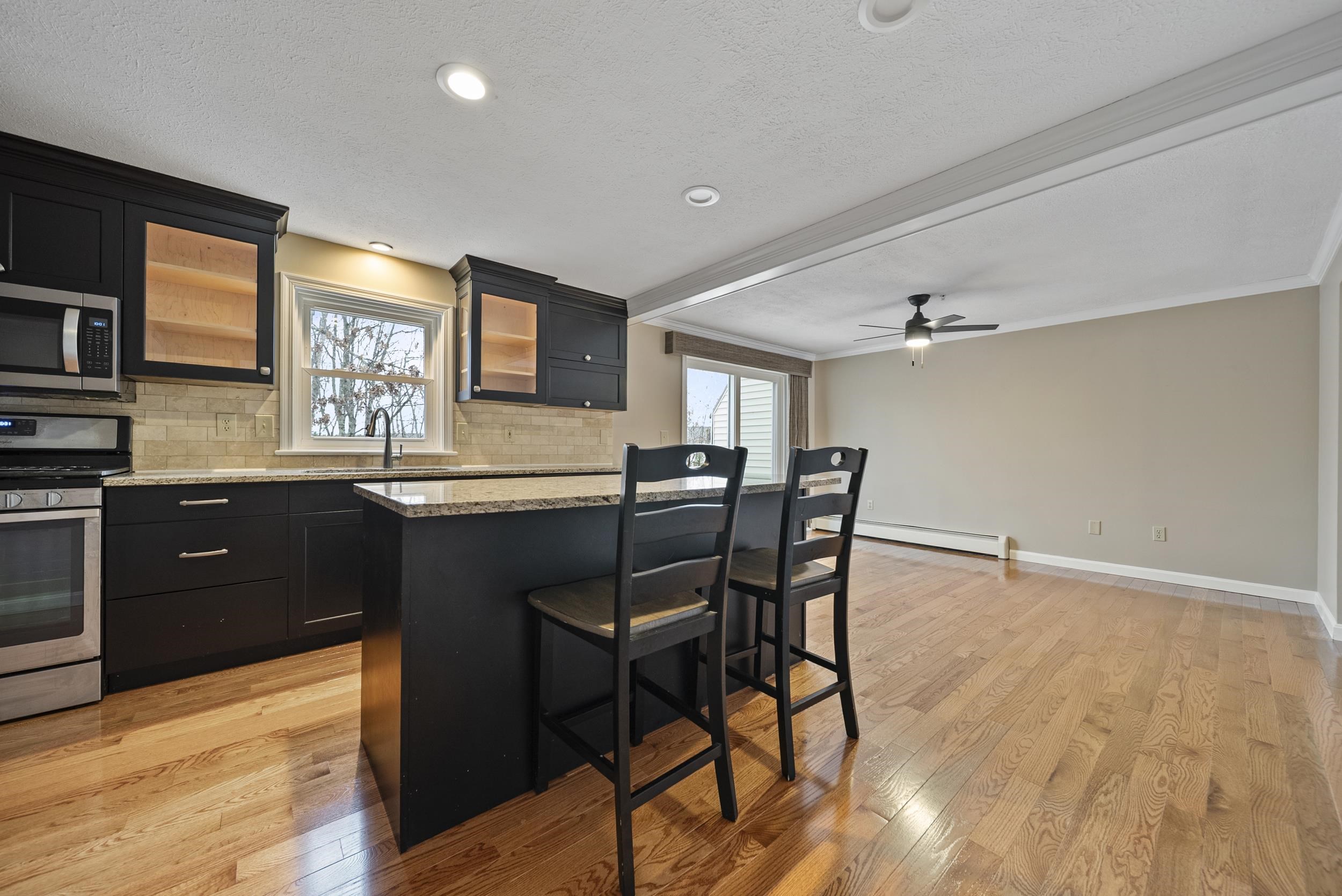 624 Hackett Hill Road Manchester, NH 03102 - Photo 9 of 39