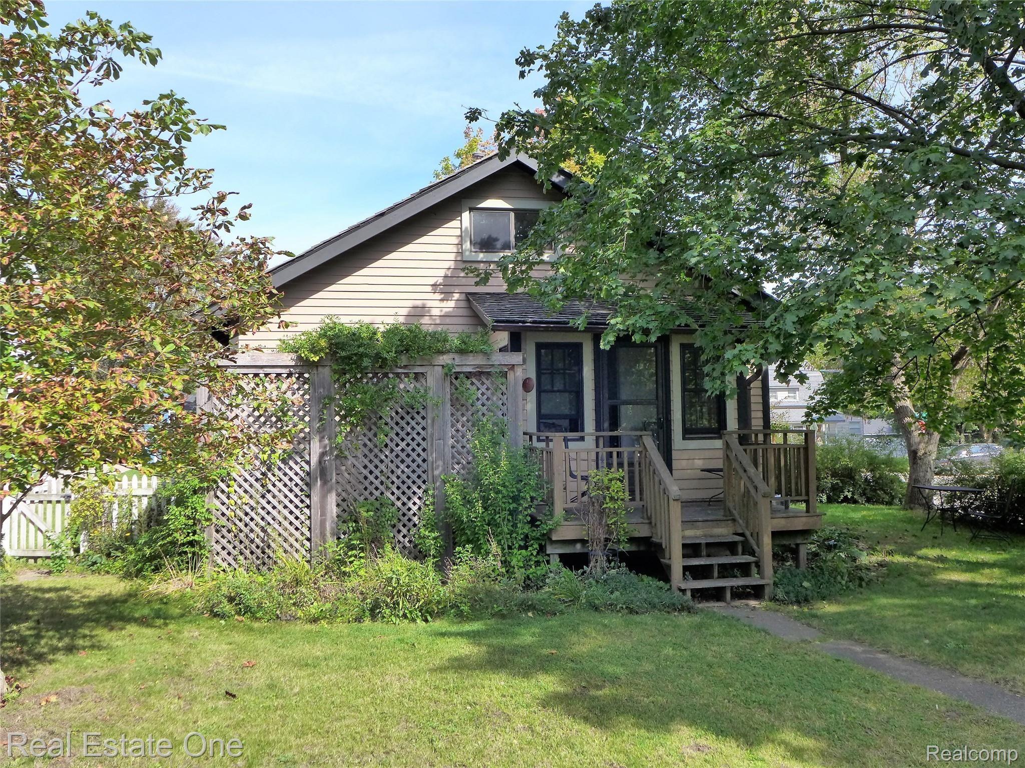 624 Parkdale Avenue Rochester, MI 48307 - Photo 59 of 74 Entry Porch at Rear of House