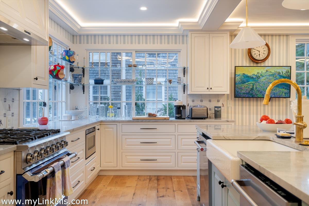 4 Gay Street Nantucket, MA 02554 - Photo 14 of 34