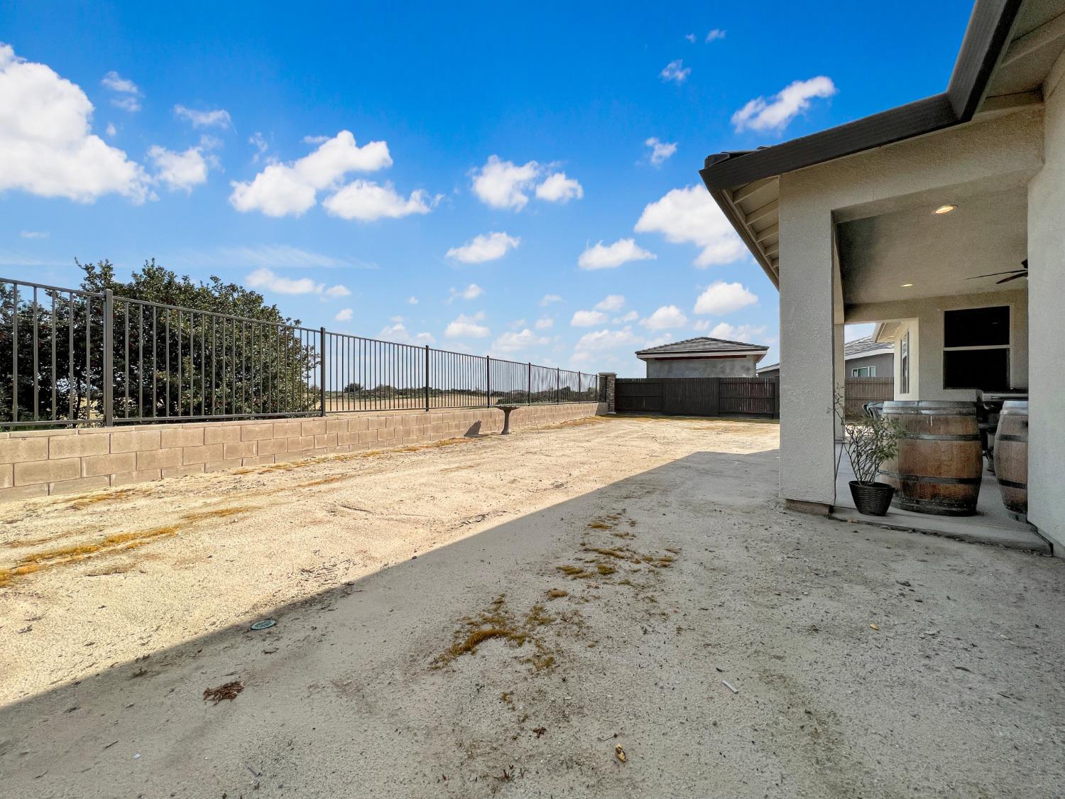 400 Ridge Creek Estates Way Dinuba, CA 93618 - Photo 37 of 49