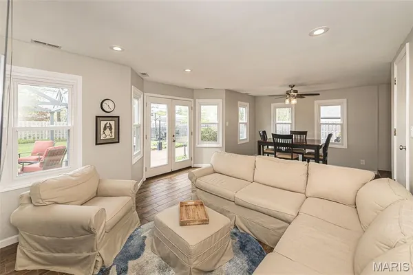 $649,900 | 710 Elmtree Lane, St. Louis, MO 63122