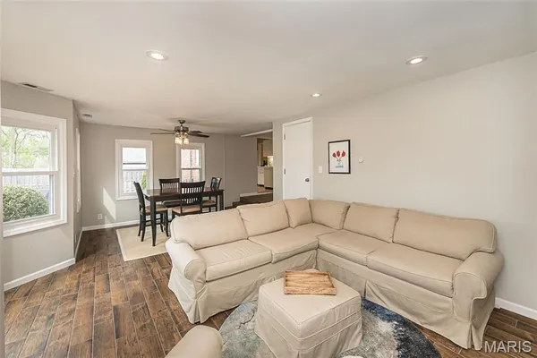 $649,900 | 710 Elmtree Lane, St. Louis, MO 63122