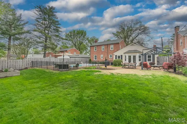 $649,900 | 710 Elmtree Lane, St. Louis, MO 63122