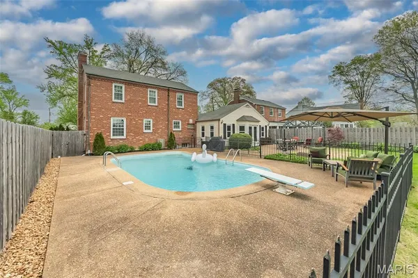 $649,900 | 710 Elmtree Lane, St. Louis, MO 63122