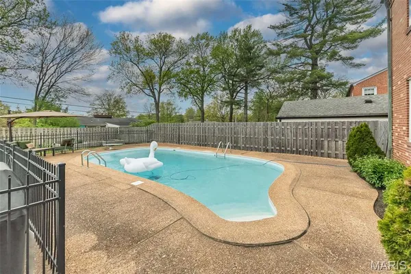 $649,900 | 710 Elmtree Lane, St. Louis, MO 63122